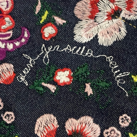 Eva-Marie Skinny-Leg Denim Pants w/ Floral Embroidery
Size 12. NWT - Picture 7 of 8